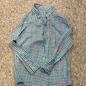 Vineyard vines button down shirt